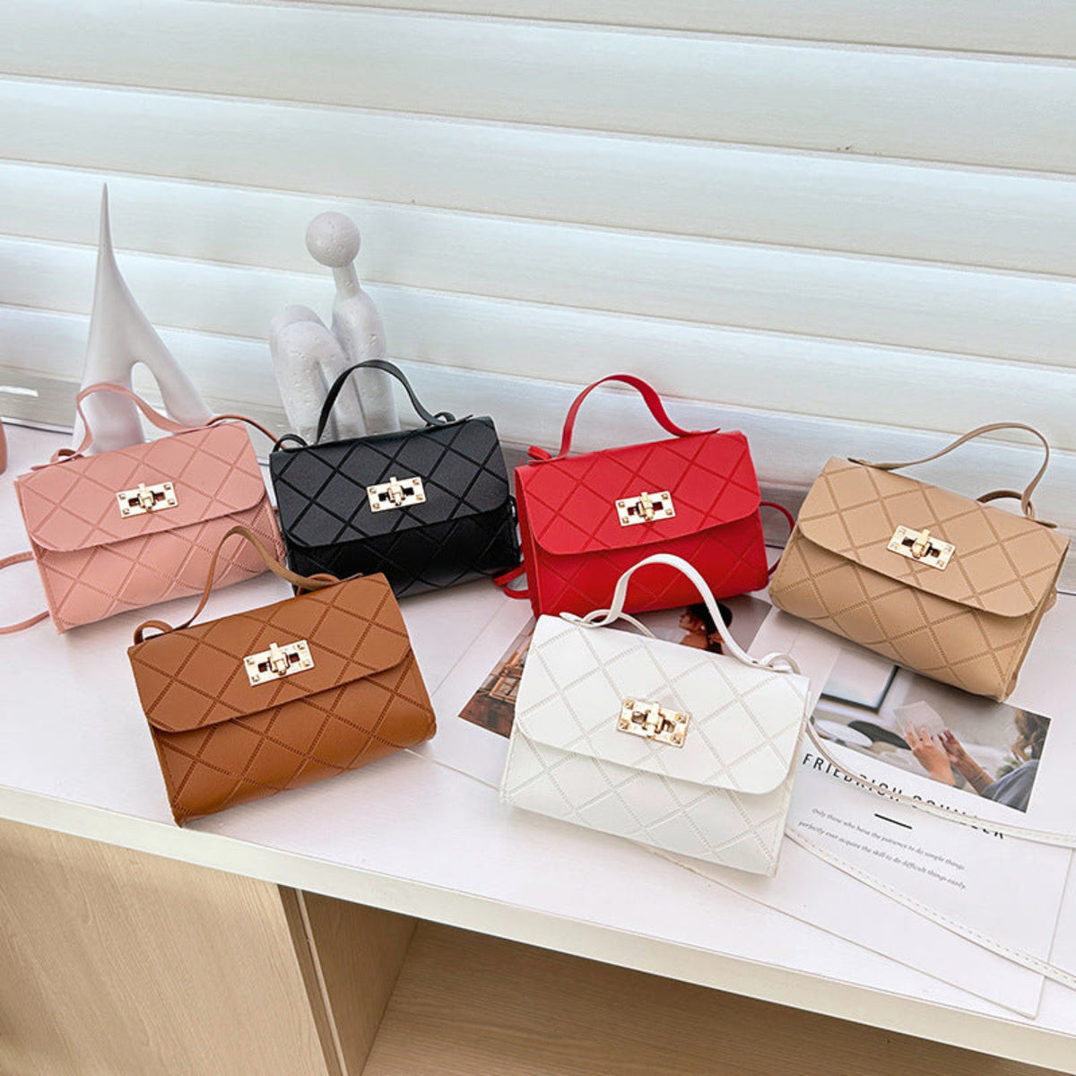 Petit sac carré femme matelassé – 6 coloris - Sac à Main - MaisonÉlyséa